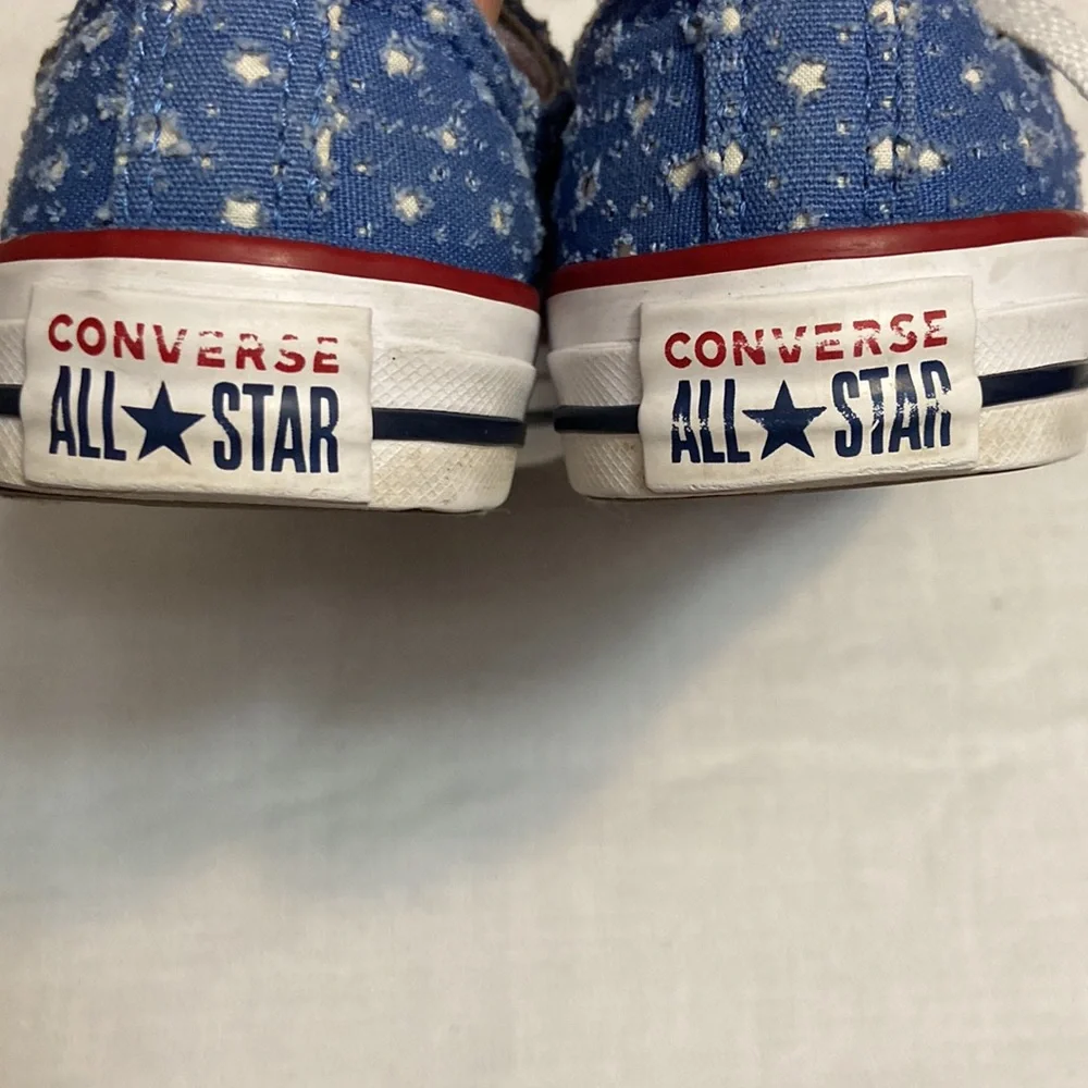 Converse All Stars Chuck Taylor Girls Low Top Sneakers - Super Cute! Size 2